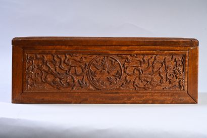 VIETNAM, XIXe siècle Covered box of square form out of carved wooden with decoration...