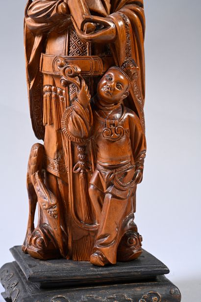 CHINE, XXe siècle Statuette in boxwood representing a wise man with a long beard...