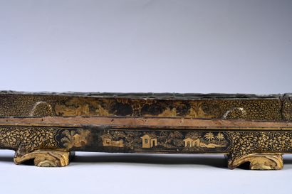 CHINE, Canton XIXe siècle Pair of carved wood incense clocks with black lacquered...