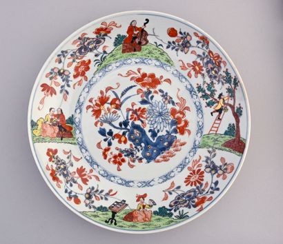 CHINE, Compagnie des Indes, XVIIIe siècle* Porcelain dish
Decorated with peonies,...