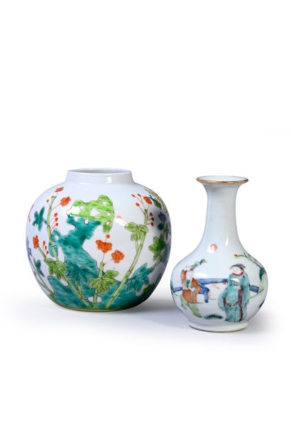 CHINE, XIXe siècle Ensemble comprenant trois pièces en porcelaine dont un bol à décor...