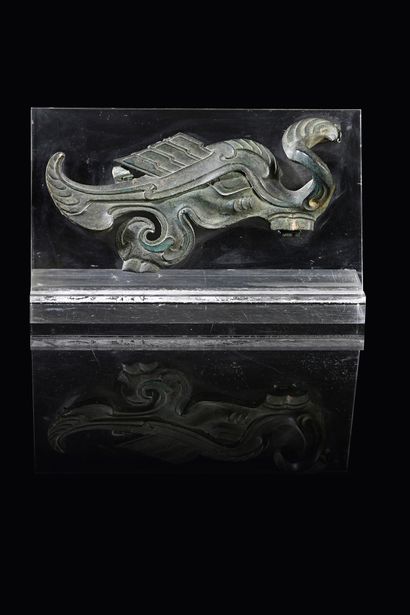 CHINE, Période des Han de l'Est - Période des Six Dynasties
Élément en bronze, figurant...