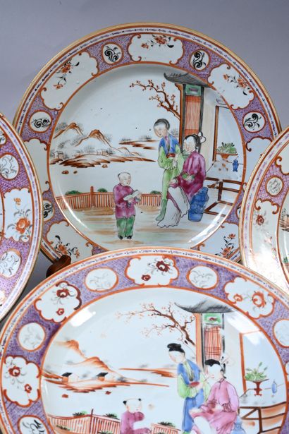 CHINE, XVIIIe siècle Ensemble de huit assiettes en porcelaine de la
Compagnies des...