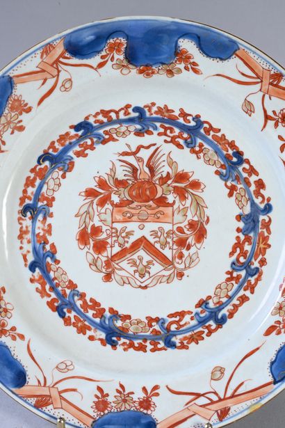 CHINE, XVIIIe siècle Pair of porcelain plates with Imari decoration
Diameter : 23...