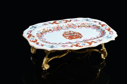 CHINE, XVIIIe siècle Large porcelain dish from the Compagnie des Indes, possibly...