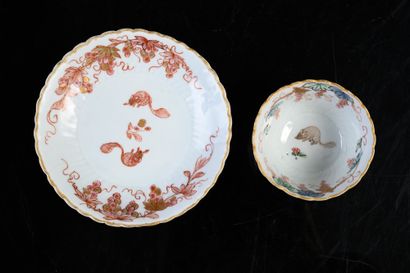 CHINE, Compagnie des Indes, XVIIIe siècle* Coupe et soucoupe en porcelaine
De forme...