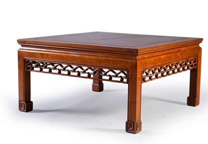 CHINE, XXe siècle Suite de quatre tables gigognes
En bois sculpté.
Mesures (plus...