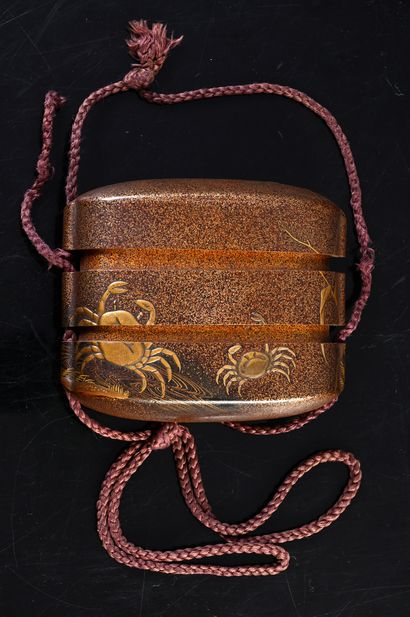 JAPON, XIXe siècle Inrō en laque à deux compartiments, à décor en relief dit taka...
