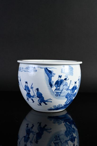 CHINE, Epoque Kangxi, XVIIIe siècle* Bassin en porcelaine
A décor en bleu de cobalt...