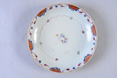 CHINE, XVIII/XIXe siècle Set of ten porcelain plates with pink family decoration...