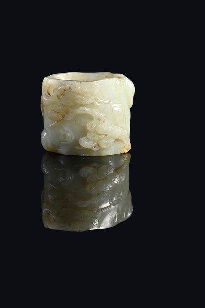 CHINE, XVIIIe siècle Celadon jade brush in the form of a trunk, with a carved decoration...