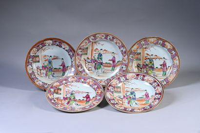 CHINE, XVIIIe siècle Set of five porcelain plates of the
Compagnies des Indes presenting...