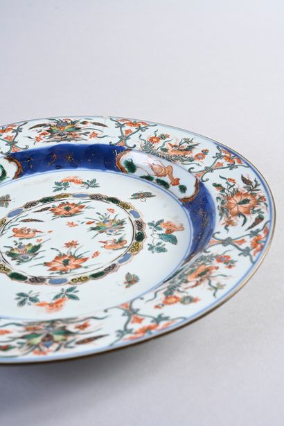 CHINE, XVIIIe siècle* Pair of porcelain soup plates
Decorated in Imari style and...