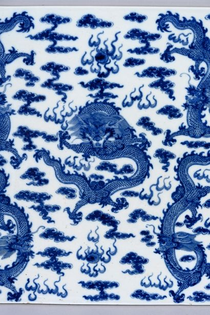 CHINE, XIXe siècle* Pair of porcelain plates
Square shape, decorated in cobalt blue...