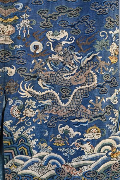 null Robe jifu en kesi, XIXe siècle, robe en tissage tapisserie soie polychrome et...