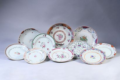 CHINE, XVIII/XIXe siècle Set of ten porcelain plates with pink family decoration...