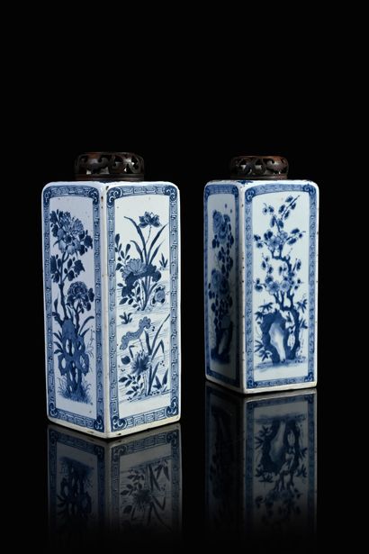 CHINE, XVIIIe siècle* Pair of porcelain vases
Square sides, the faces decorated with...