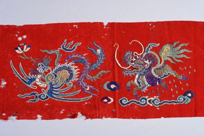 CHINE, vers 1900 Two red silk hangings with embroidered decoration of Buddhist lions...
