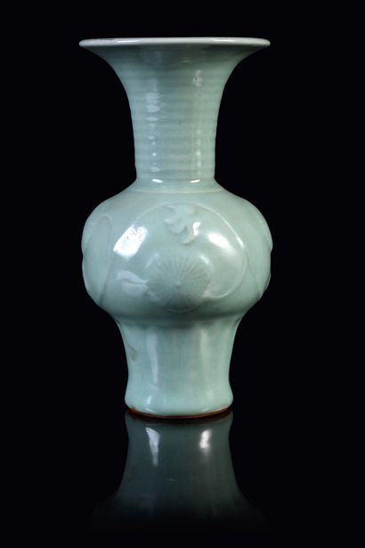CHINE, Epoque Yuan-Ming Small longquan vase, of the so-called "phoenix tail" shape,...