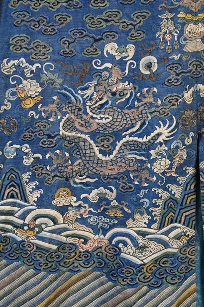 null Robe jifu en kesi, XIXe siècle, robe en tissage tapisserie soie polychrome et...