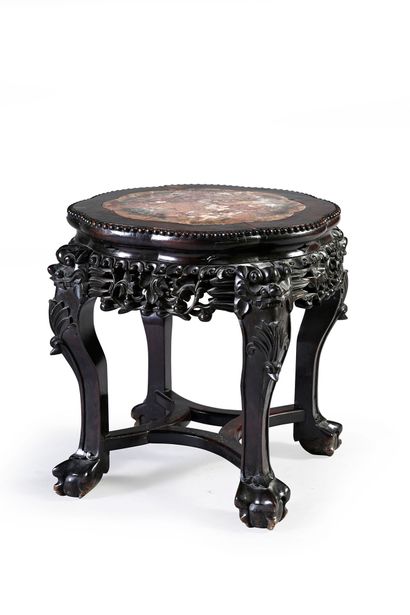 CHINE, XIXe siècle Set including carved wooden pedestals of different periods, a...
