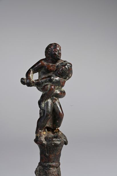 null Statuette representing a group of wrestlers. Bronze. Green oxidation. Breaks.
Roman...