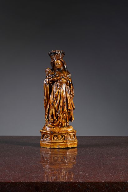 null Grande Vierge à l'Enfant d'après le modèle d'Utrecht en terre cuite vernissée.
XVIe...