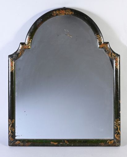 null Mirror of toilet, in the shape of lambrequin, with decoration in Parisian varnish...