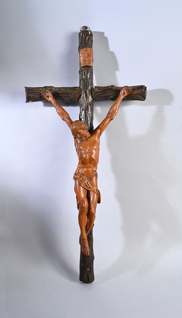 Important christ en buis sculpté, la croix...