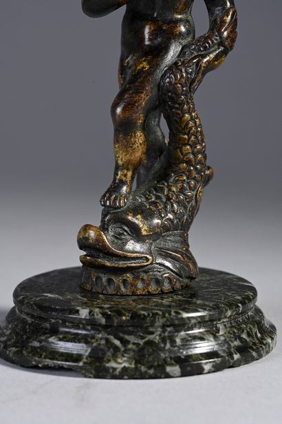 null Jeune garçon sur un dauphin.
Bronze
Italie (Florence ?) XVIe 11,5 x 4 cm.
On...
