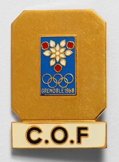 null 1968. Grenoble. Badge officiel «C.O.F.» émaillé fond doré. Par Arthus Bertrand....
