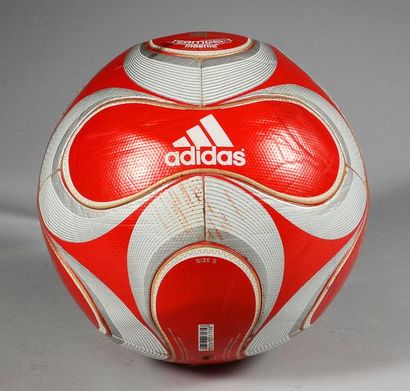 null 2008. Pékin. Ballon officiel utilisé lors de la finale des Jeux Olympiques entre...
