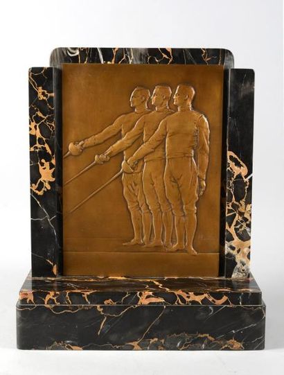 null Bas relief en bronze sur socle marbre. Circa 1920. Signé Jacques Marin (1877-1950)....