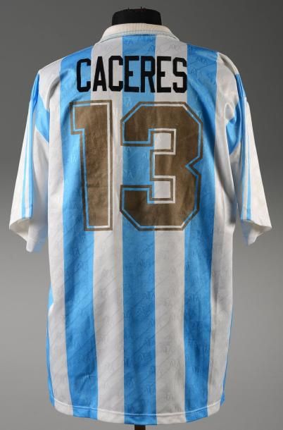 null Maillot porté par Fernando Caceres avec l'équipe nationale d'Argentine lors...