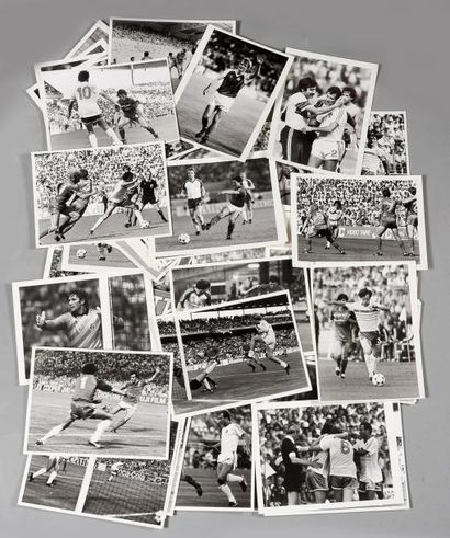 null Ensemble d'environ 50 photos originales de presse du championnat d'Europe 1984...