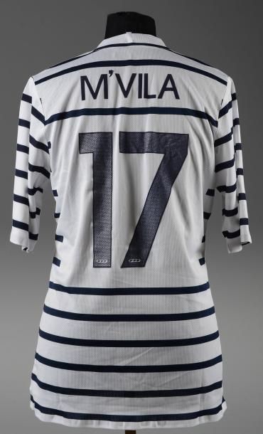 null Maillot de l'équipe de France de M'Vila avec les signatures de 15 joueurs de...