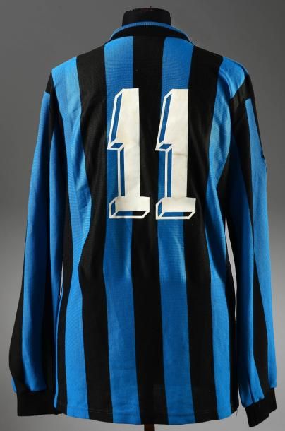 null Maillot porté par Karl Heinz Rummenigge avec l'Inter de Milan en série A lors...