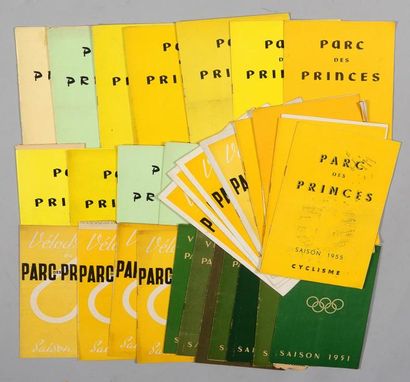 null Ensemble de 30 programmes du Vélodrome du Parc des Princes entre 1951 et 1963....
