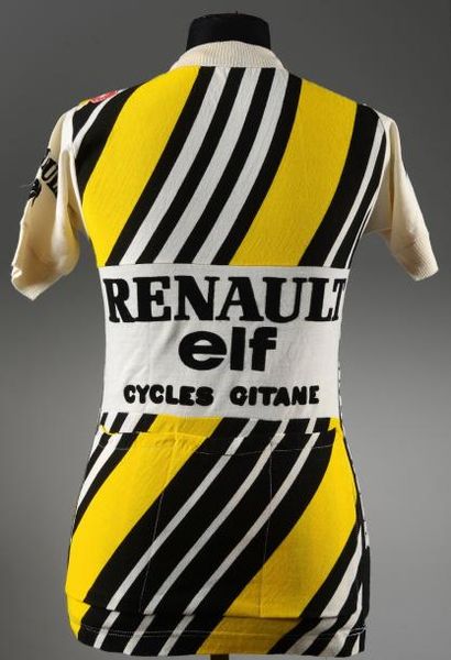null Maillot porté par Bernard Hinault avec l'équipe Renault Elf lors de la saison...