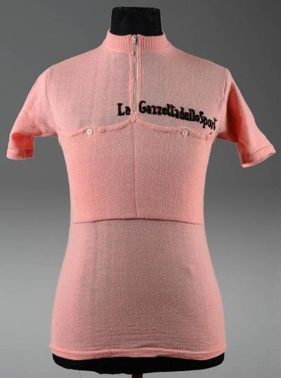 null Maillot rose du Giro 1960 (Tour d'Italie) porté par Jacques Anquetil entre le...