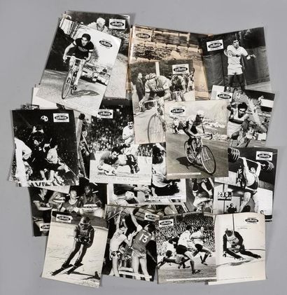 null Lot de 35 photos. «évènements de l'année 1971». Collection la Hutte. Format....