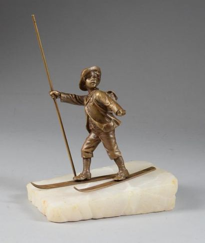 null Sculpture en bronze. Skieur patine doré sur bloc de quartz. Circa 1900. Dim....
