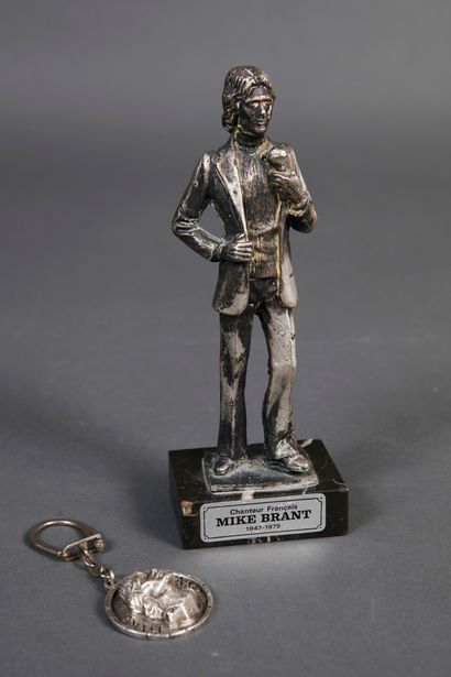 MIKE BRANT
1 figurine en métal du chanteur,...