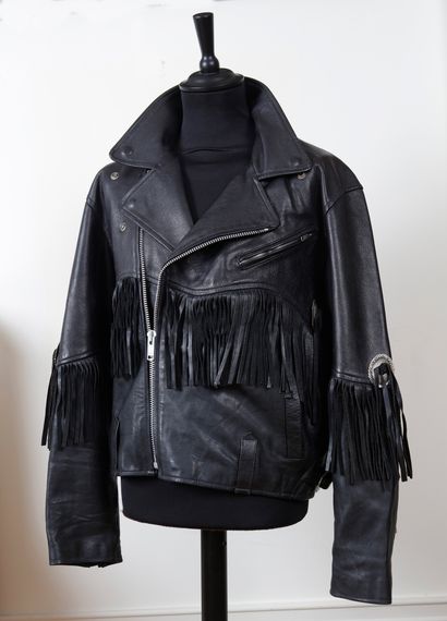 null JOHNNY HALLYDAY
1 black leather jacket, brand Akhtar, with bangs on the chest,...