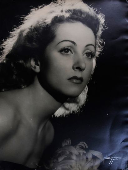 null 1 original portrait of Danielle Darrieux, photographed by RAYMOND VOINQUEL (1912/1994)....