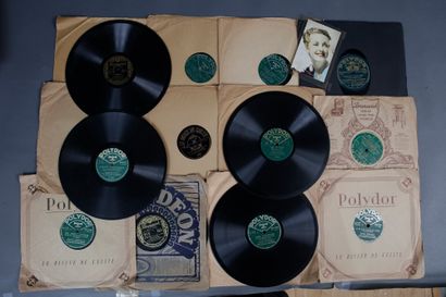 null 1 set of 12 78 rpm records of Danielle Darrieux:
Une Charade / Au vent léger...