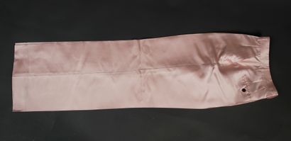 null VITAA (1983)
1 pink satin suit, Dolce Gabana brand, worn by singer-songwriter...