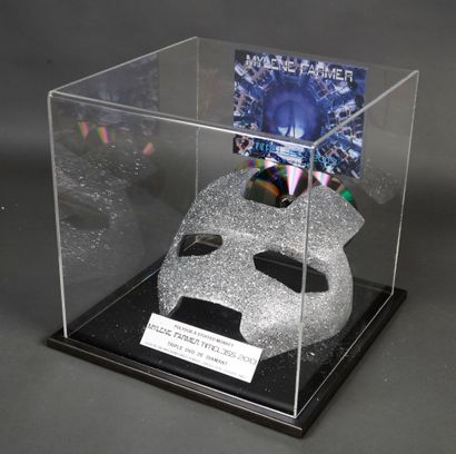 null MYLÈNE FARMER
1 mask trophy edited in July 2014 to celebrate the triple Diamond...