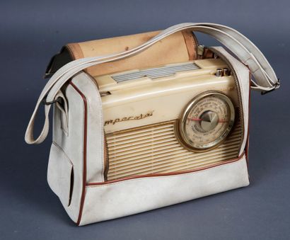 null JOHNNY HALLYDAY
1 Imperator transistor radio, in ivory bakelite, offered by...