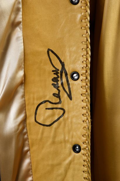null RENAUD
1 Indian leather jacket, fawn color, having belonged to RENAUD
and worn...
